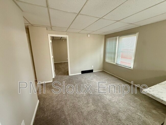 Building Photo - 316 N Sherman Ave
