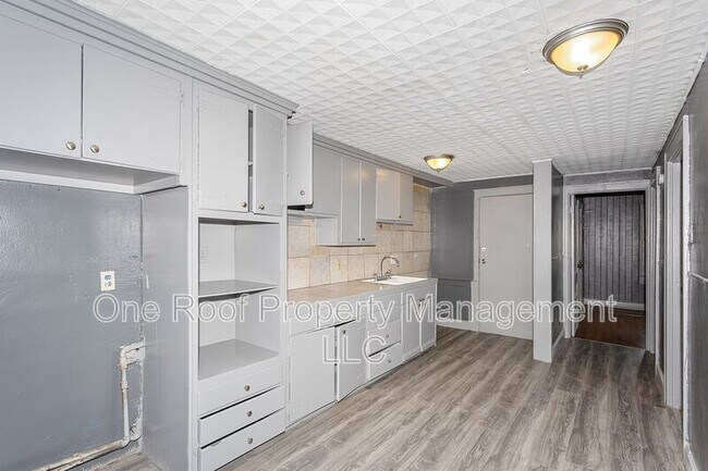 Foto del edificio - 3223 E 8th St