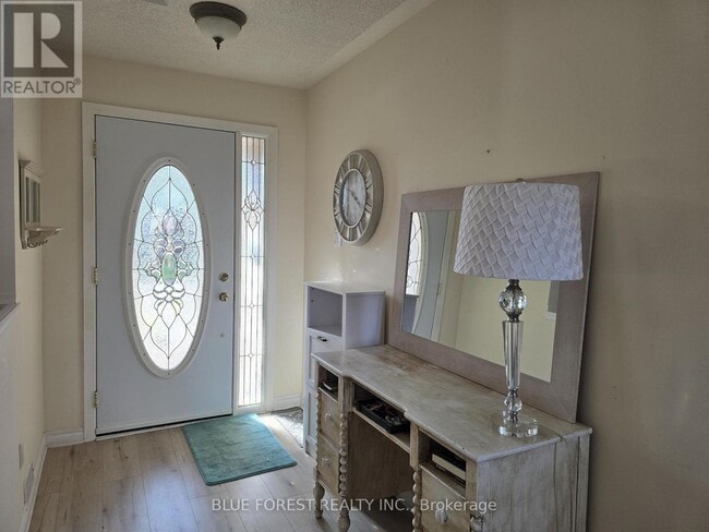 Photo du bâtiment - 16 Meadowview Rd