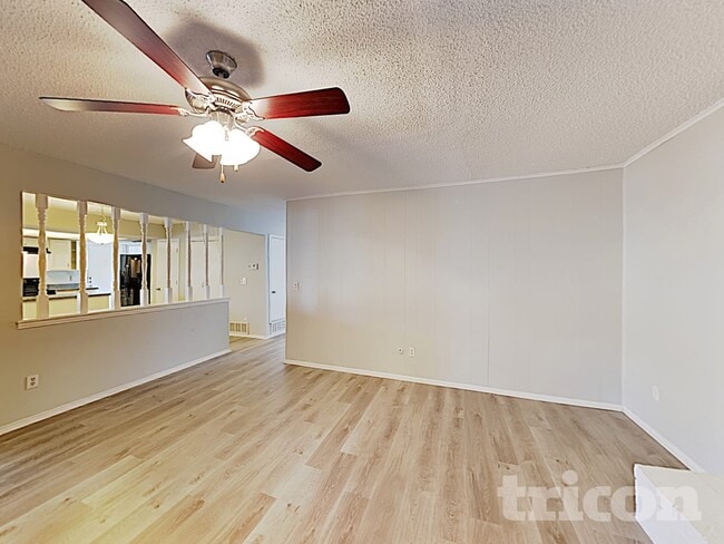 Building Photo - 835 Live Oak Dr