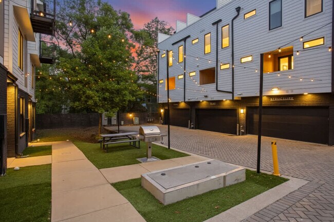 Building Photo - 1706 8th Ave S