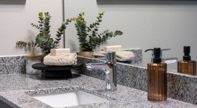 Building Photo - 1505 Oliver St