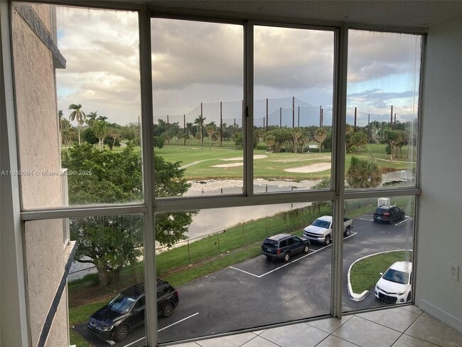 Foto del edificio - 6995 NW 186th St