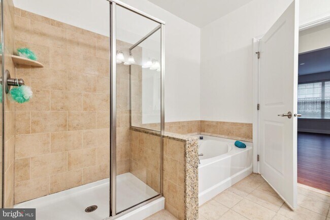 Building Photo - 500 Admirals Way
