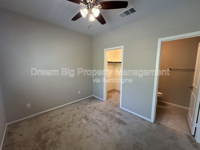 Building Photo - 609 Savi Dr