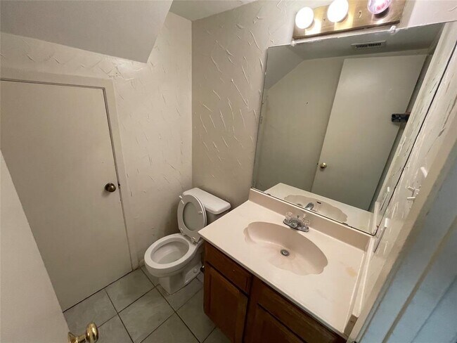 Building Photo - 13349 Water Oak Ln