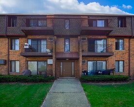 Building Photo - 744 Briar Hill Ln