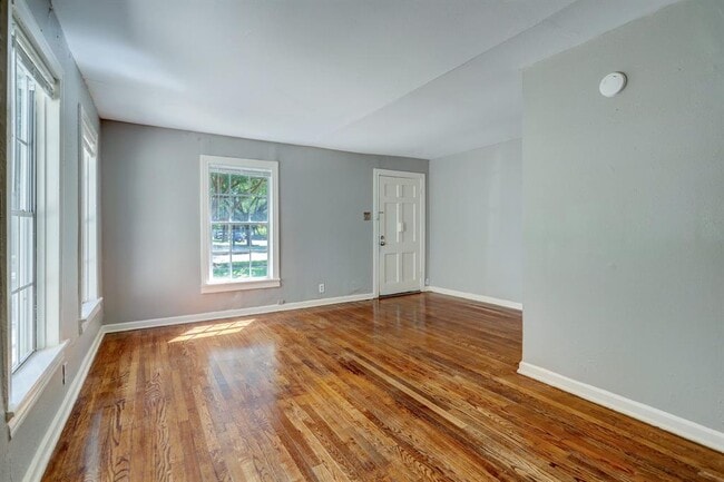 Building Photo - 5632 Community Dr