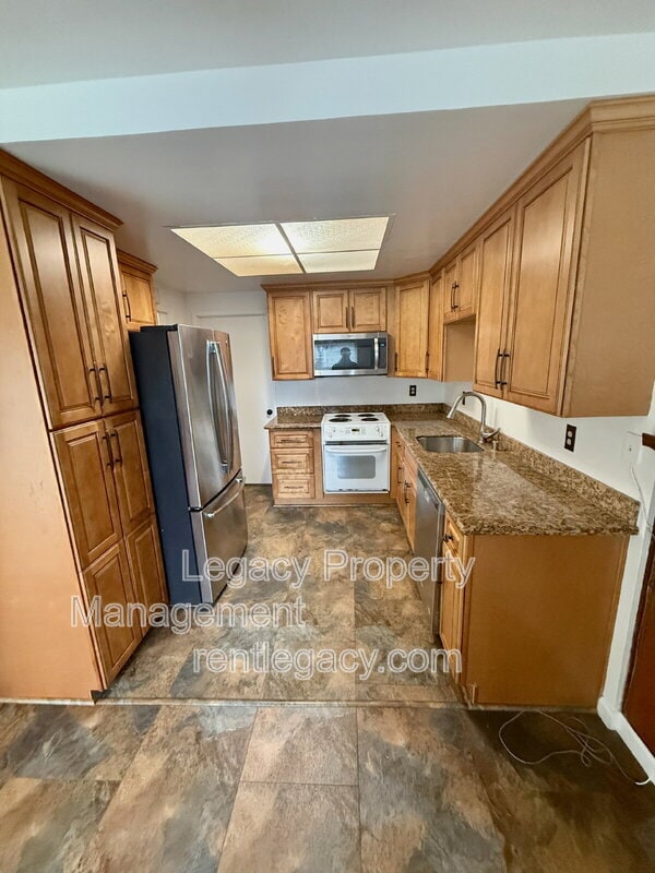 Building Photo - 1427 Bel Air Dr