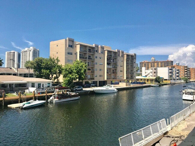Foto del edificio - 3545 NE 167th St
