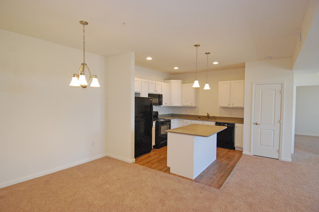 Dining Room and Kitchen - CONTRAIL PARK