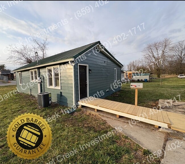 Building Photo - 2-Bed 1-Bath House + Garage