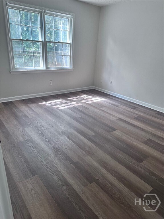 Foto del edificio - 125 Sterling Dr