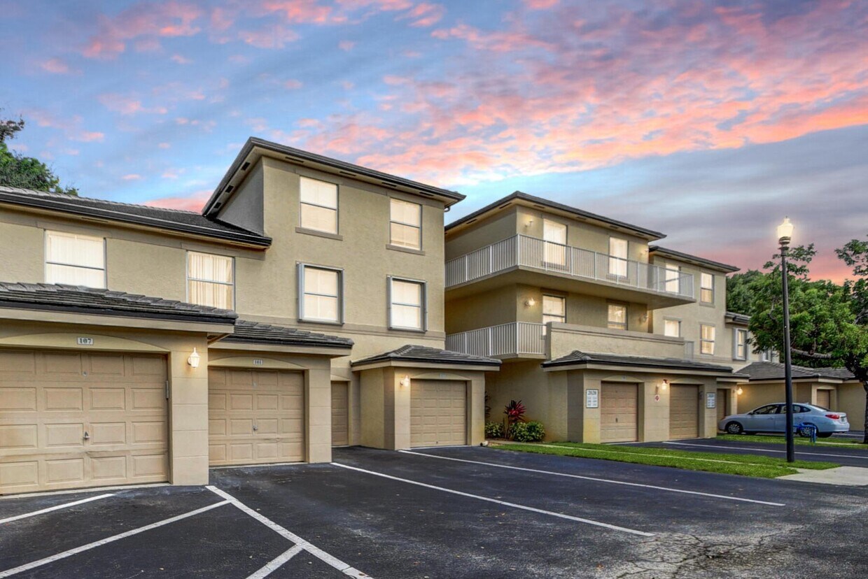 Foto principal - 2020 Greenview Shores Blvd