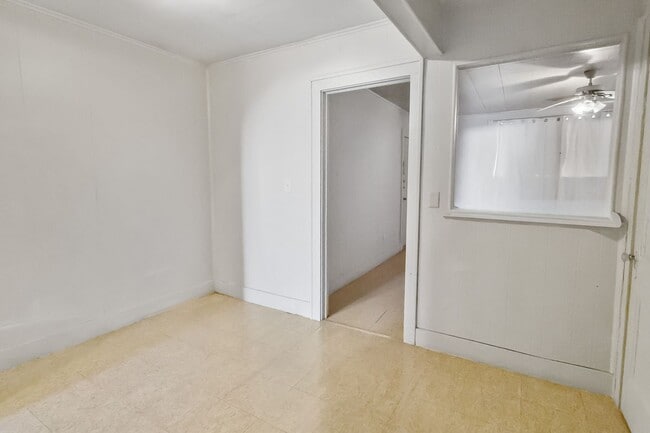 Foto del edificio - 704 N Washington St