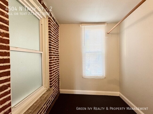 Foto del edificio - 4504 N Troy St