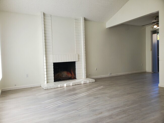 Living Room - 1609 Naomi St