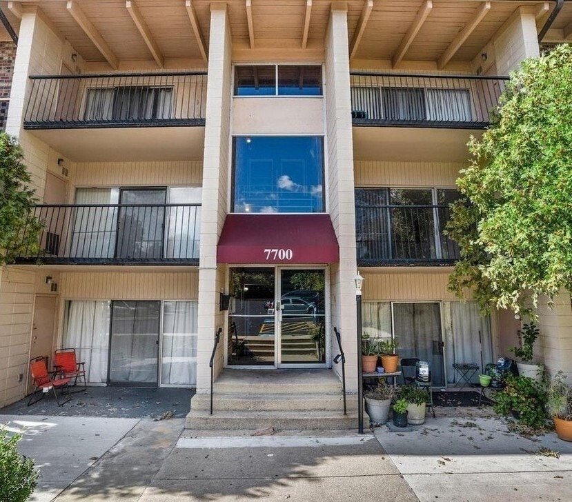 Photo - 7700 Arehart Dr (New Carrollton, MD)