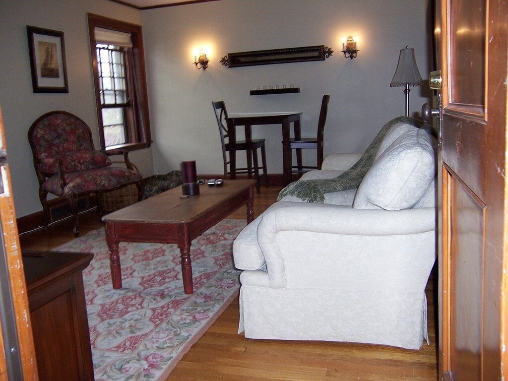 566 Auburn St Unit 3, Newton, MA 02466 Room for Rent in Newton, MA