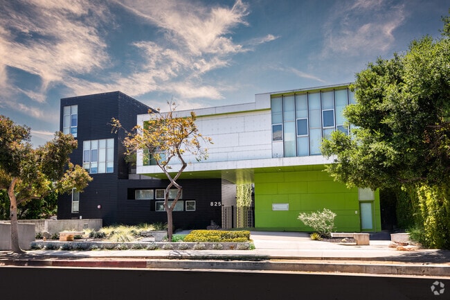 Building Photo - 825 N Kings Rd