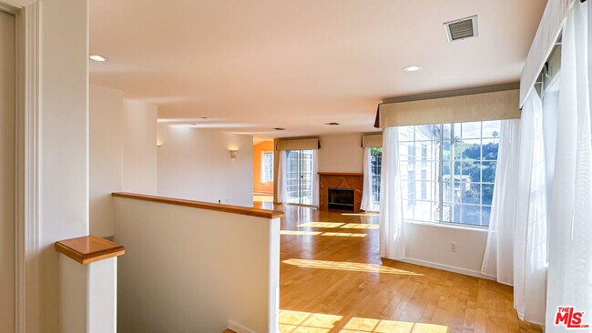 Foto del edificio - 4670 Glenalbyn Dr