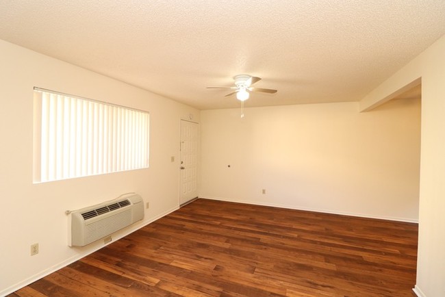 Building Photo - 1515 Montecito Rd