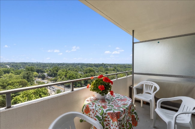 Foto del edificio - 5101 River Rd