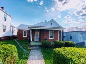 Building Photo - 549 Wilton Ave