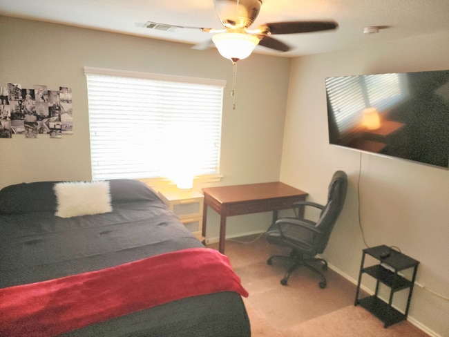 Building Photo - 124 Savoy Cv