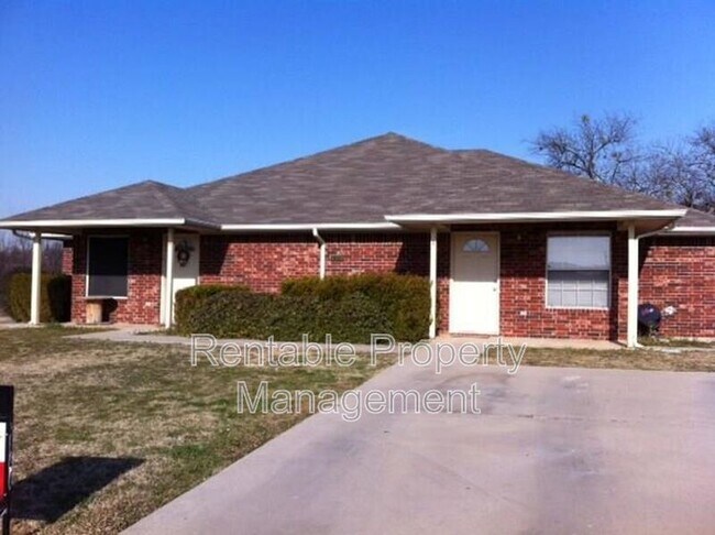 Foto del edificio - 1102 Turkey Creek Ct