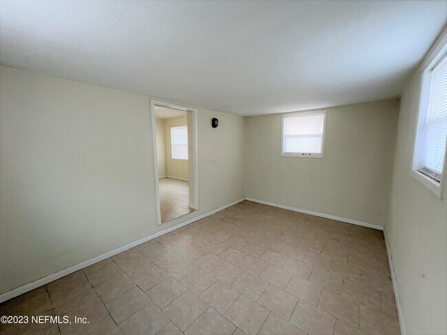 Foto del edificio - 8931 Devonshire Blvd