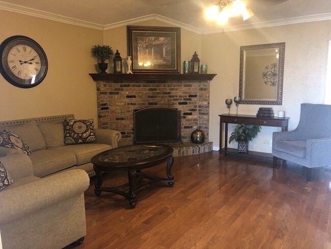 Foto del edificio - 645 Ridgewood Dr