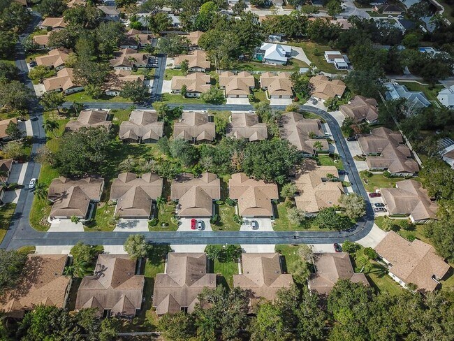Foto del edificio - 625 Oak Hill Cir