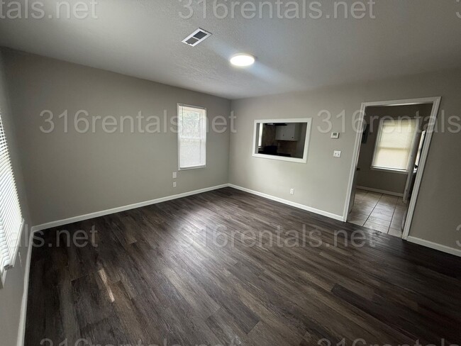 Building Photo - $850 - 2 bedroom / 1 bathroom - Single Fam...