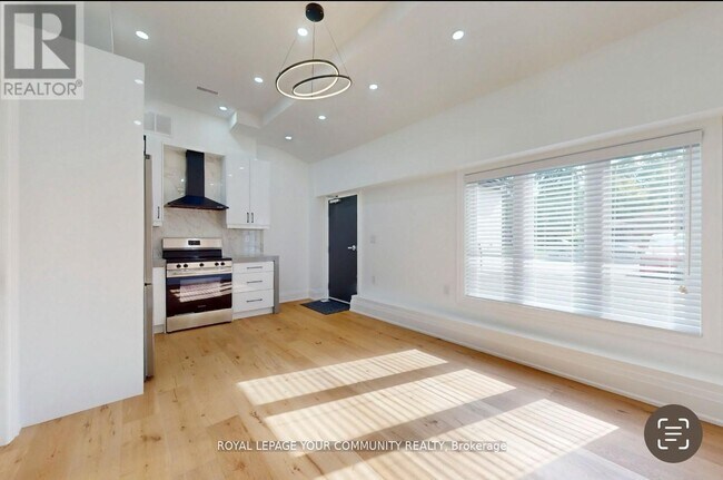 Photo du bâtiment - 12 Kemano Rd