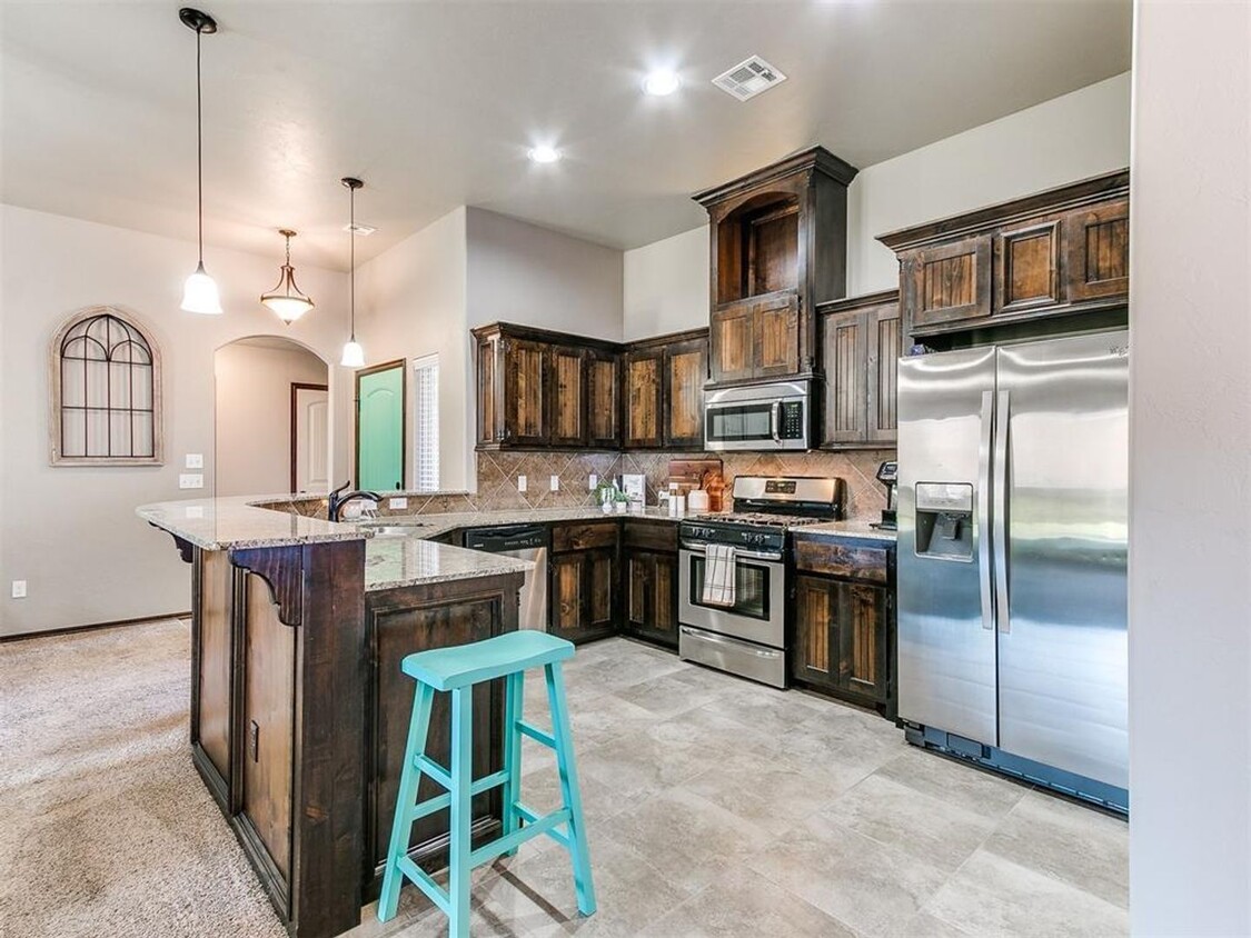 Primary Photo - Welcome to this charming 3 bedroom, 2 bath...