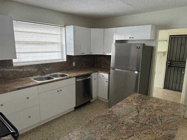 Foto del edificio - 3 br, 2 bath House - 1720 NW 5th St