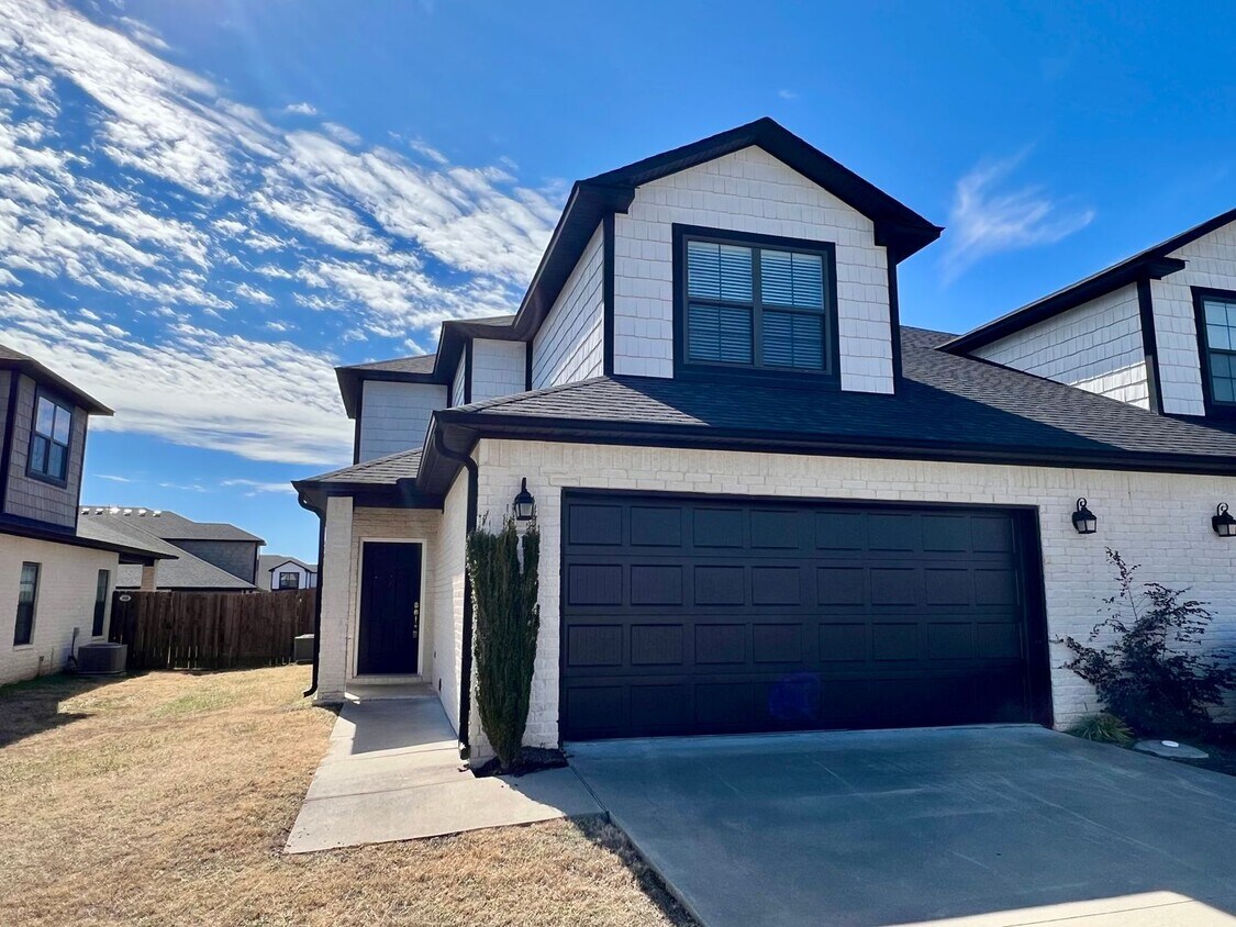 Foto principal - Beautiful 3B/2B Townhome in Chaffee Crossi...