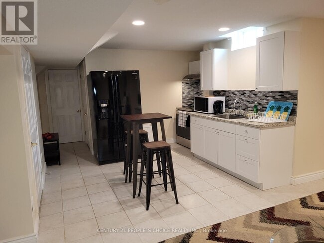 Building Photo - 2 Saddler Ave