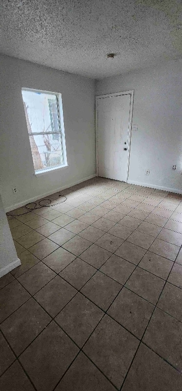 Building Photo - 710 W Vestal Pl