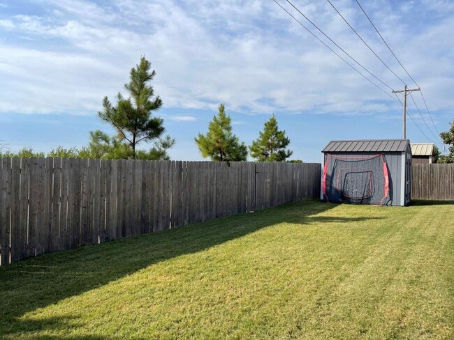 Building Photo - Nestled in the Exclusive "Williamson Farms...