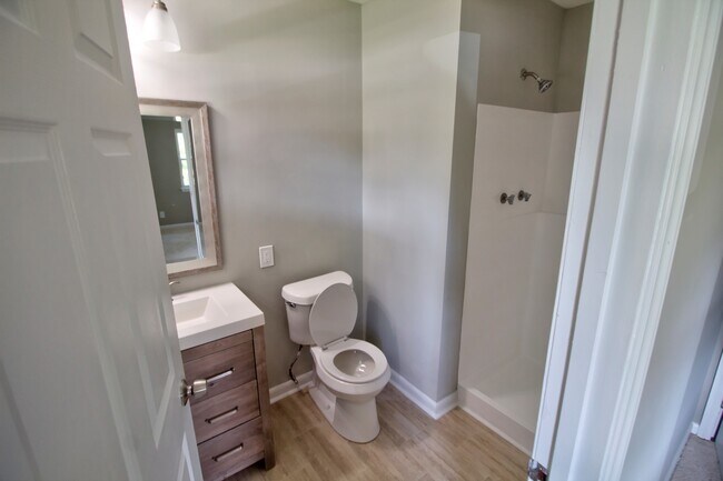Building Photo - Lovely 4 Bedroom Ranch Style Home Minutes ...