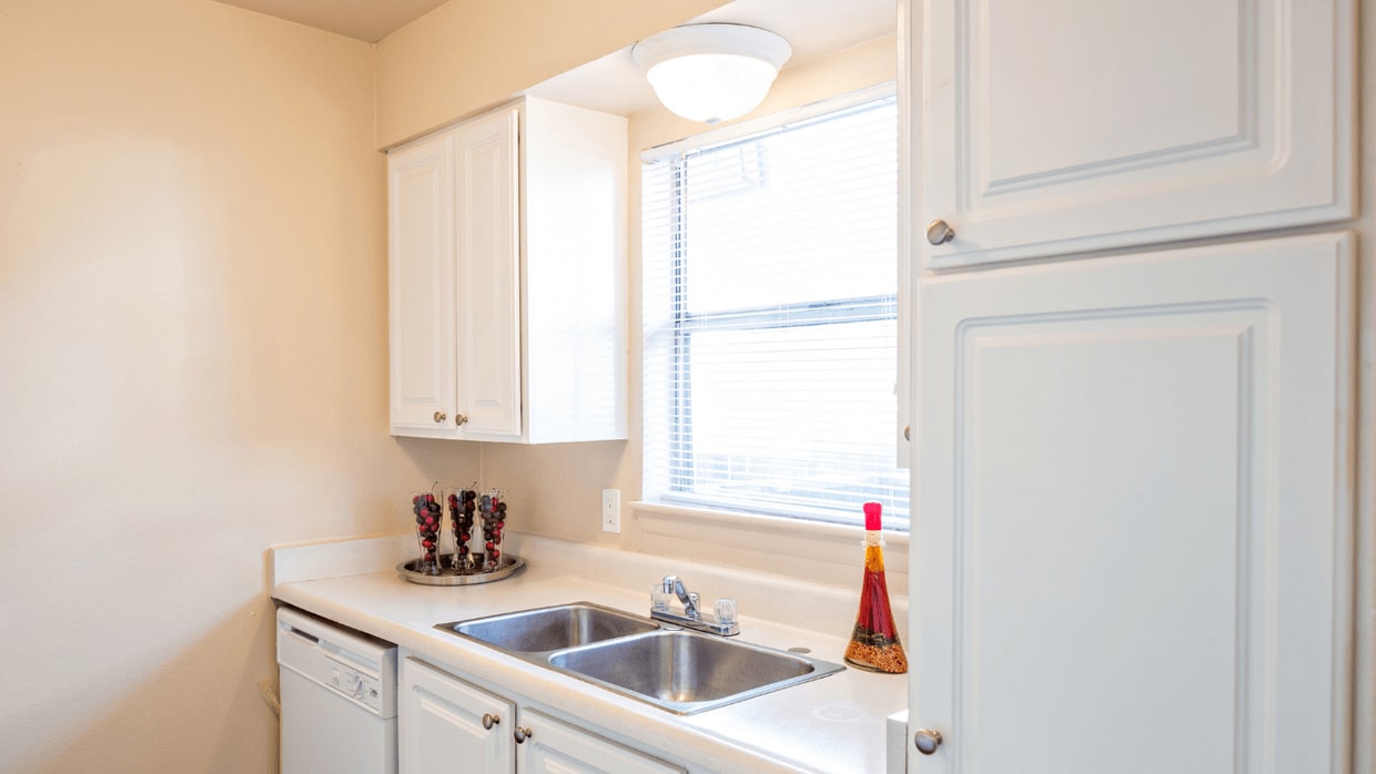 Candlewood 1x1 Apartment Home - Aspen Park Apartments