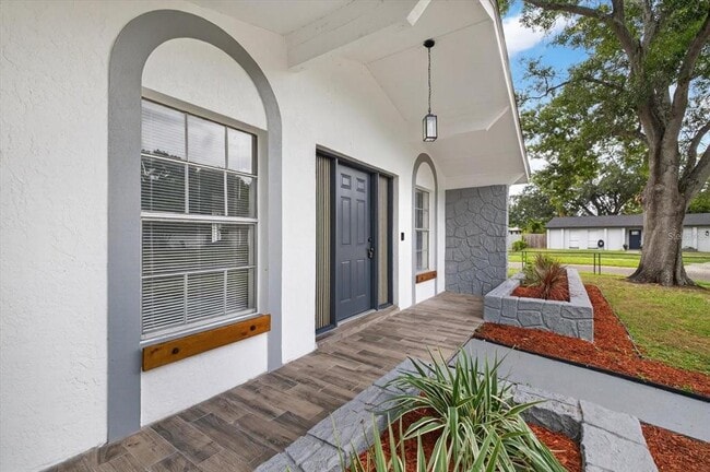 Foto del edificio - 8609 Fish Lake Rd