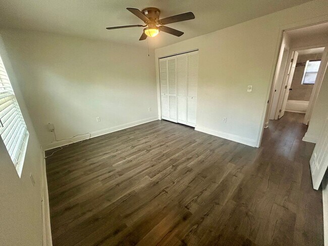 Foto del edificio - 2 Bedroom, 1 Bathroom Home! Look and Lease...