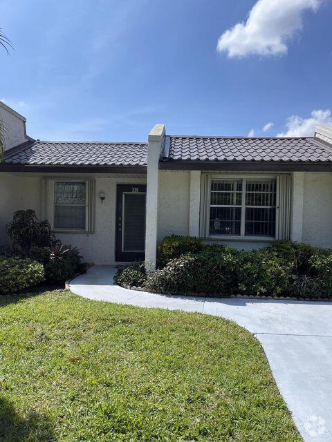 Building Photo - 220 Lake Constance Dr