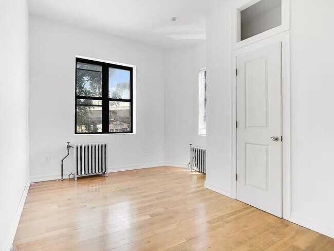 Foto del edificio - 151 Kingsland Ave