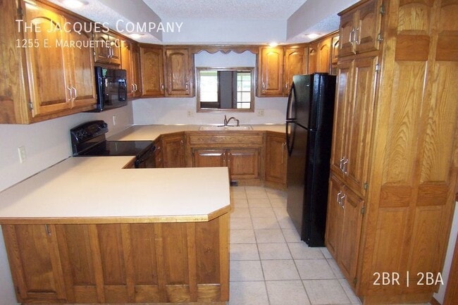 Building Photo - Very Nice Patio Home, 2 Bedroom 2 Bath wit...