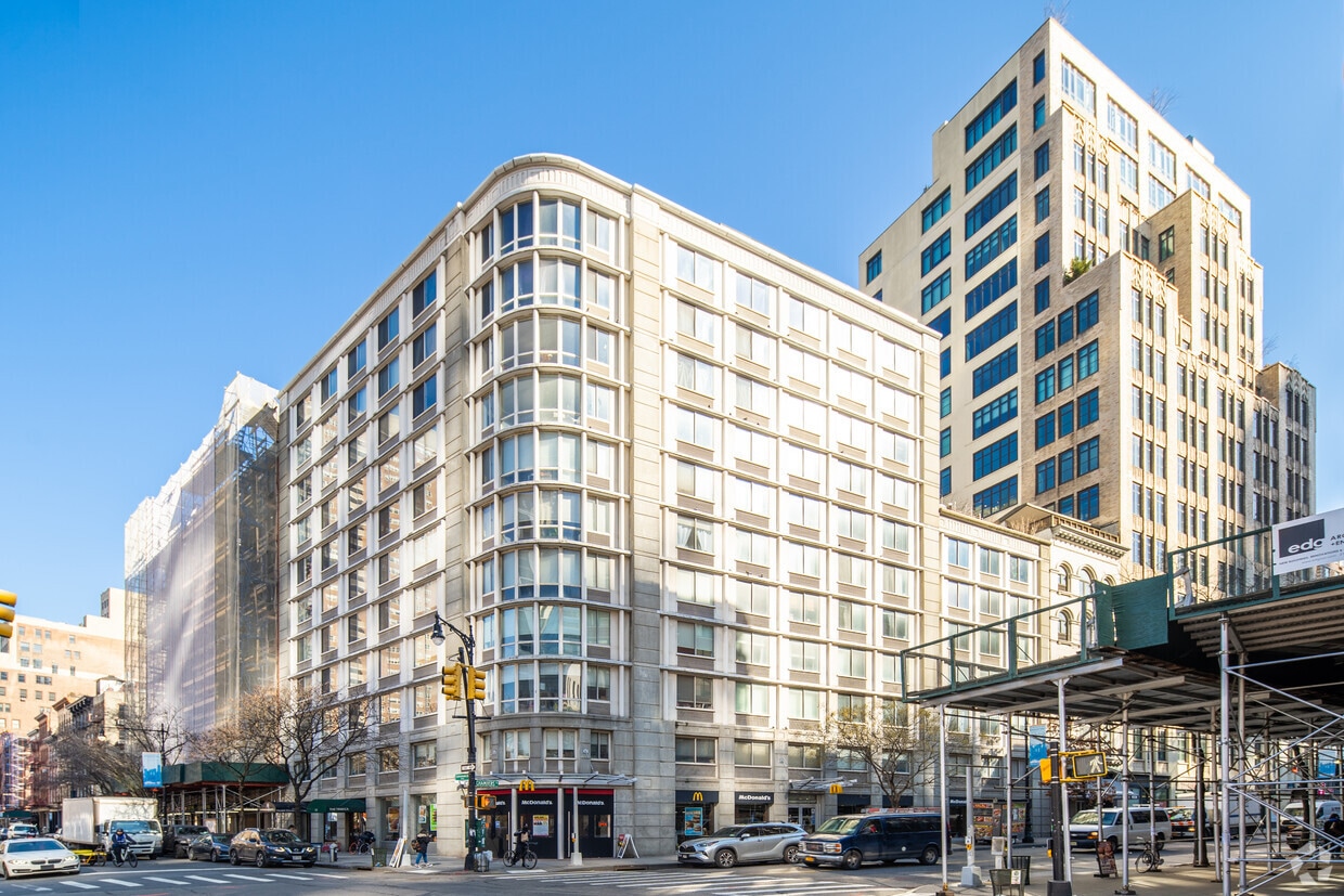 Dalton on Greenwich Rentals in New York at 165167 Chambers St New York