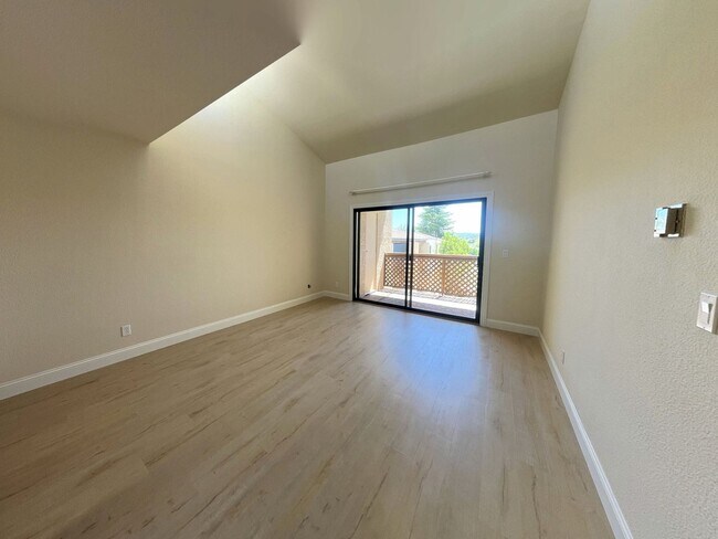 Building Photo - Super Desirable Southwest Reno